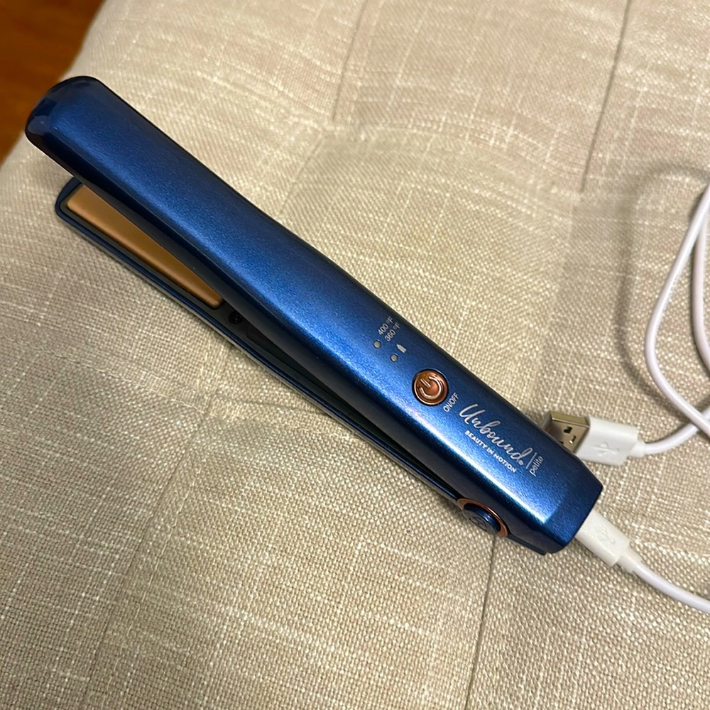 Conair Unbound Petite Cordless 3/4-inch Mini Flat Iron ~ Blue NEVER USED